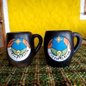 Pocillos de arcilla bruñida con la marca TierrActiva